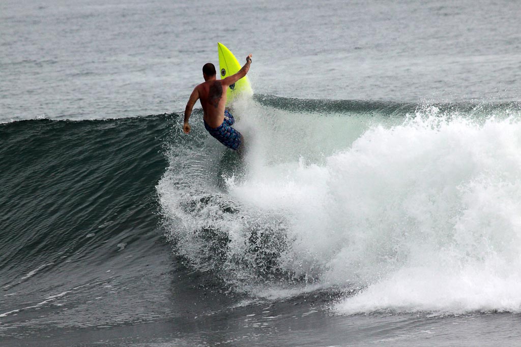 hermosa surf conttest up the wave 
 - Costa Rica